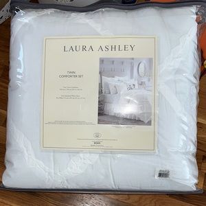Brand new twin comforter set! Never opened